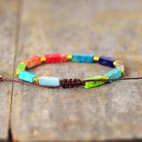 Armband mit 7 farbigen Chakren-Steinen aus Jaspis – Mondtanz-Charms