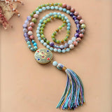 Collar de cuentas Mala anudado a mano - Charms de danza lunar