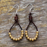 Boho-Ohrringe aus Leder und Perlen – Mondtanz-Charms
