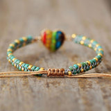Pulsera con dije de corazón y chakra del arcoíris