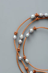 Collier ras du cou en cuir et perles